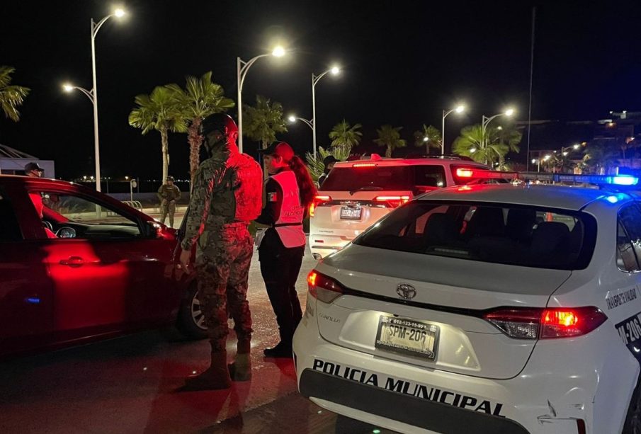 Operativos de alcoholímetro en el malecón de La Paz