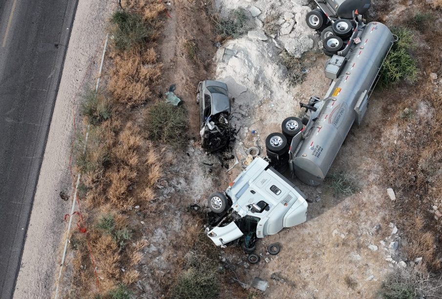 Pipa y auto volcados tras accidente