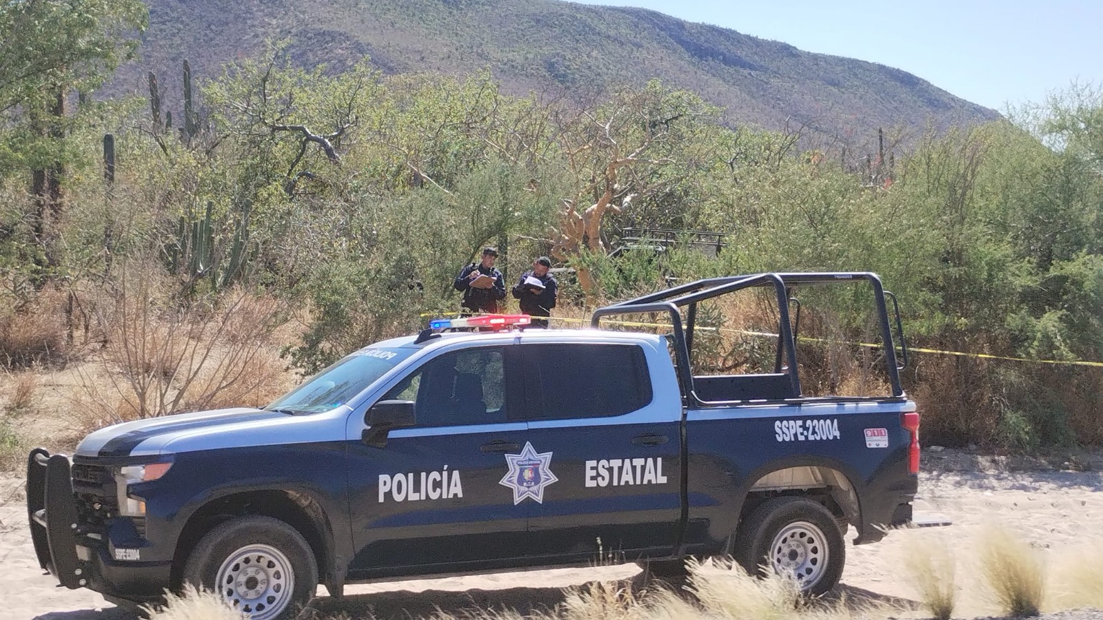 Policía municipal en la carretera La Paz-Los Planes