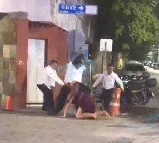 Taxistas golpeando a turistas