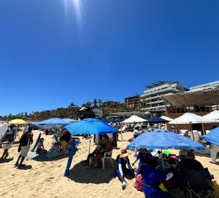 Turistas en Playa El Médano en CSL