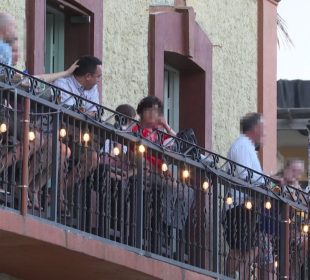 Turistas en restaurantes del centro de Los Cabos