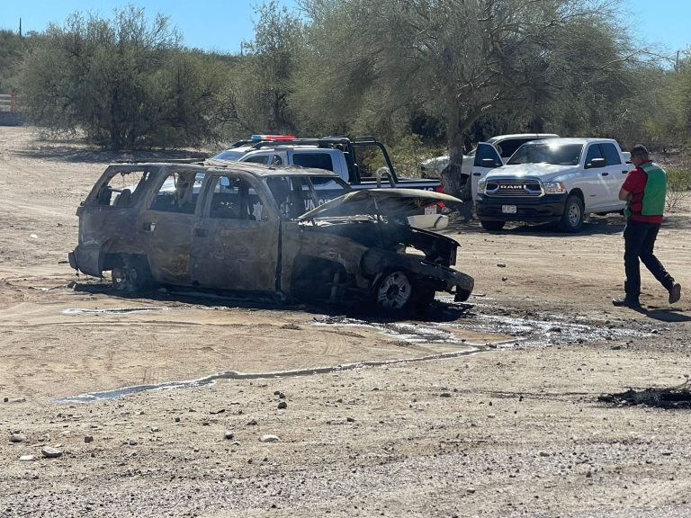 Vehículo incendiado en balacera de Santa Ana, Sonora