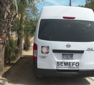 Vehículo de la SEMEFO en Cabo San Lucas