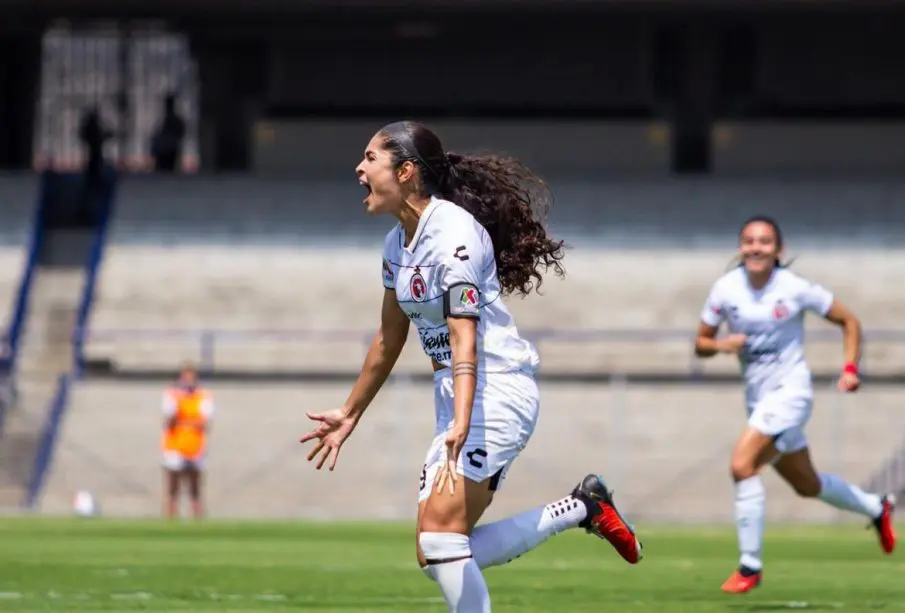 La cabeña Daniela Espinosa anota golazo de tiro libre en empate de Xolas Femenil