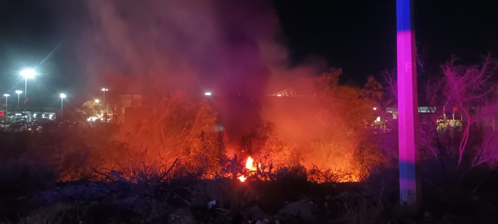 Van en aumento incendios de predios abandonados en La Paz