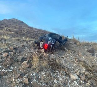 Moto en las piedras tras accidente