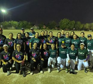 equipo participando de Liga de Softbol Femenil Interpaz