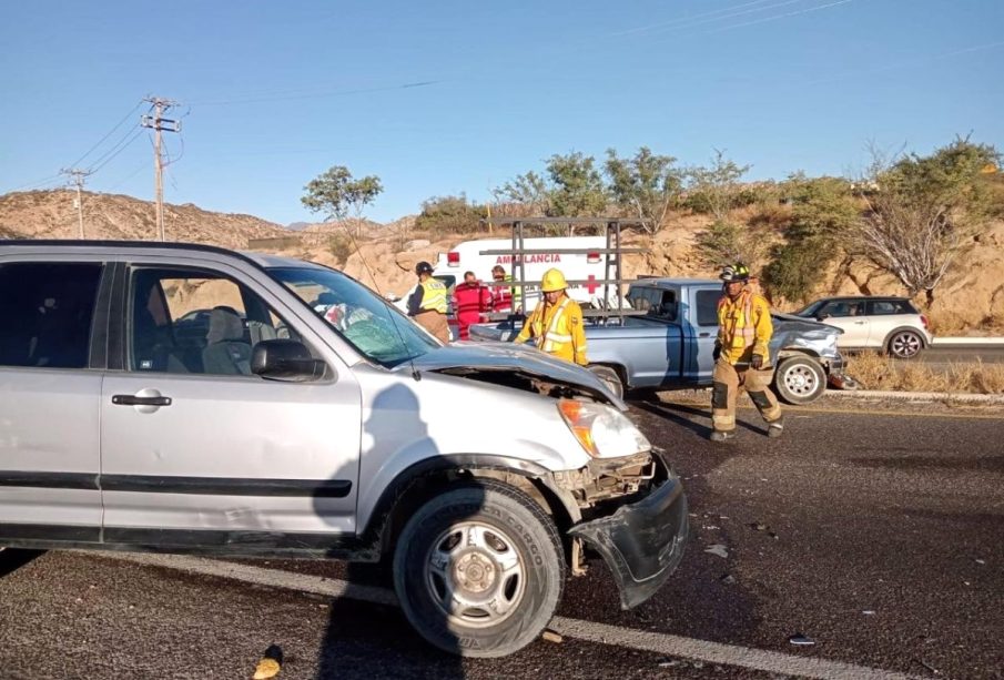 Por emergencia, bomberos atienden accidente vial