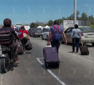 Más de 20 pasajeros pierden su vuelo por manifestaciones de docentes en La Paz