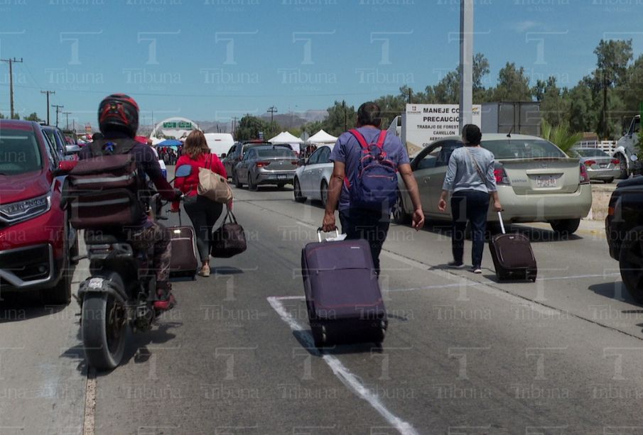 Más de 20 pasajeros pierden su vuelo por manifestaciones de docentes en La Paz
