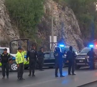 Hallan restos humanos dentro de un vehículo abandonado en Periférico Ecológico de Puebla