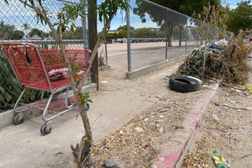 Basurero clandestino contamina y obstruye el paso peatonal en La Paz