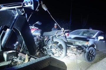 Atropella a motociclista e intenta huir en El Sargento; policías lo alcanzan