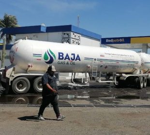 Alerta por fuga y derrame de sustancias químicas en una gasolinera de La Paz