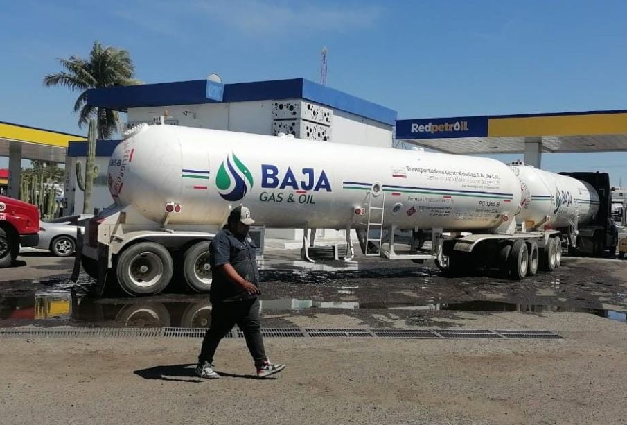 Alerta por fuga y derrame de sustancias químicas en una gasolinera de La Paz