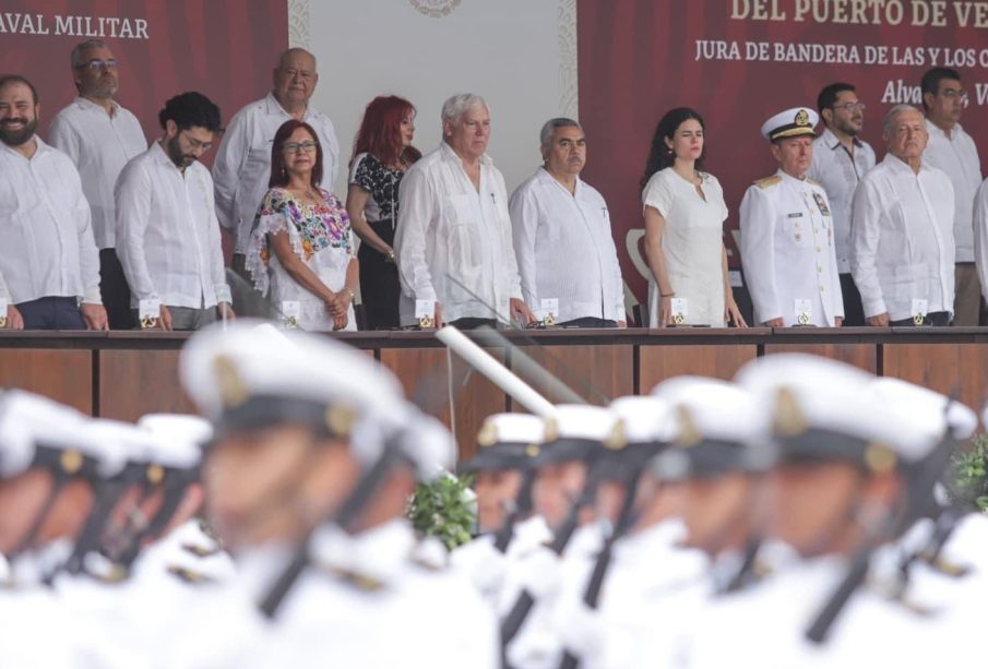 Asiste gobernador de BCS a ceremonia del 110 aniversario de la Defensa Patriótica de Veracruz