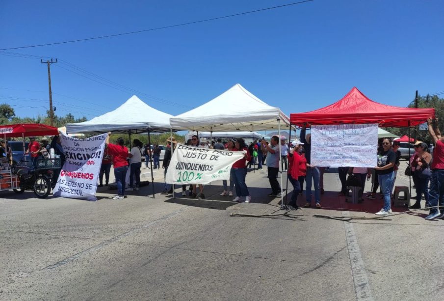 Cierre de carretera por maestros