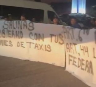 Continúa el bloqueo Transportistas se plantan en glorieta Fonatur