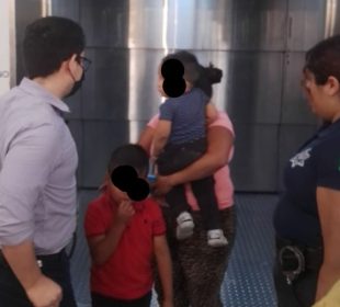 Madre e hijos quedan atrapados dentro de elevador en La Paz