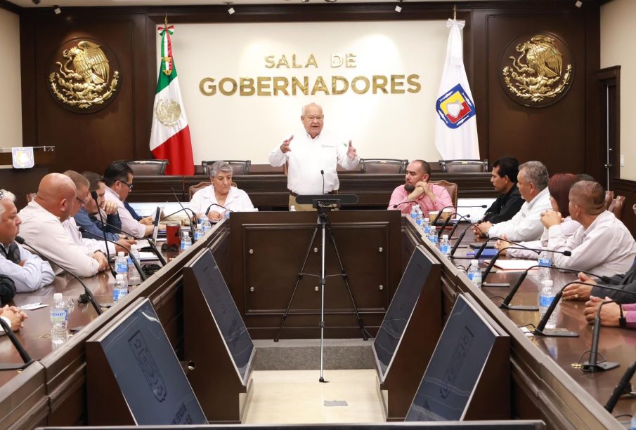 Entrega Gobierno de BCS propuestas de magisterio