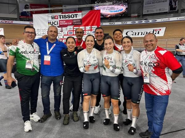 Equipo de velocidad de México con medalla de plata