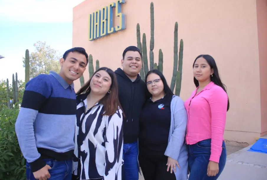 Estudiantes de la UABCS