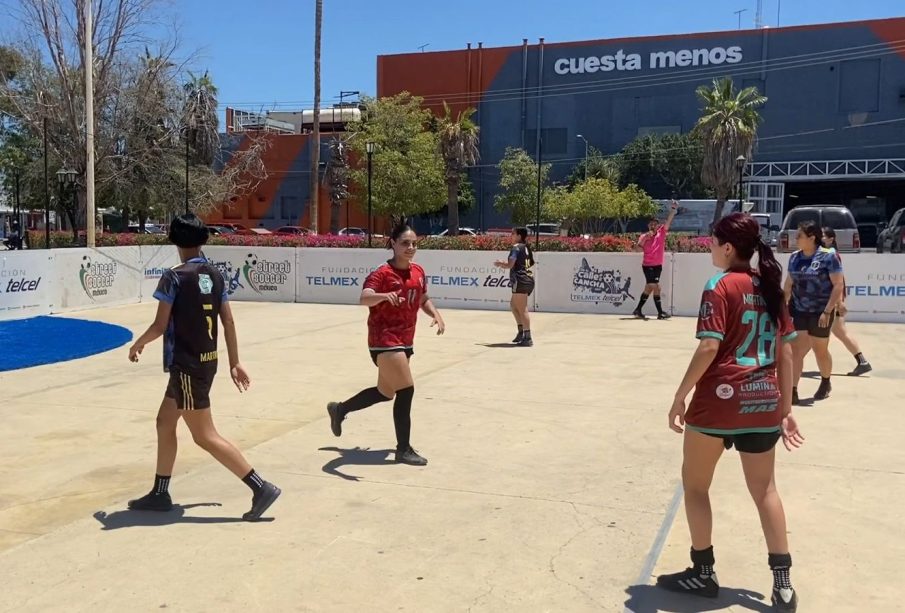 Futbolistas de La Paz juegan “De la calle a la cancha”