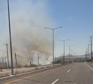 Incendio en carretera Todos Santos