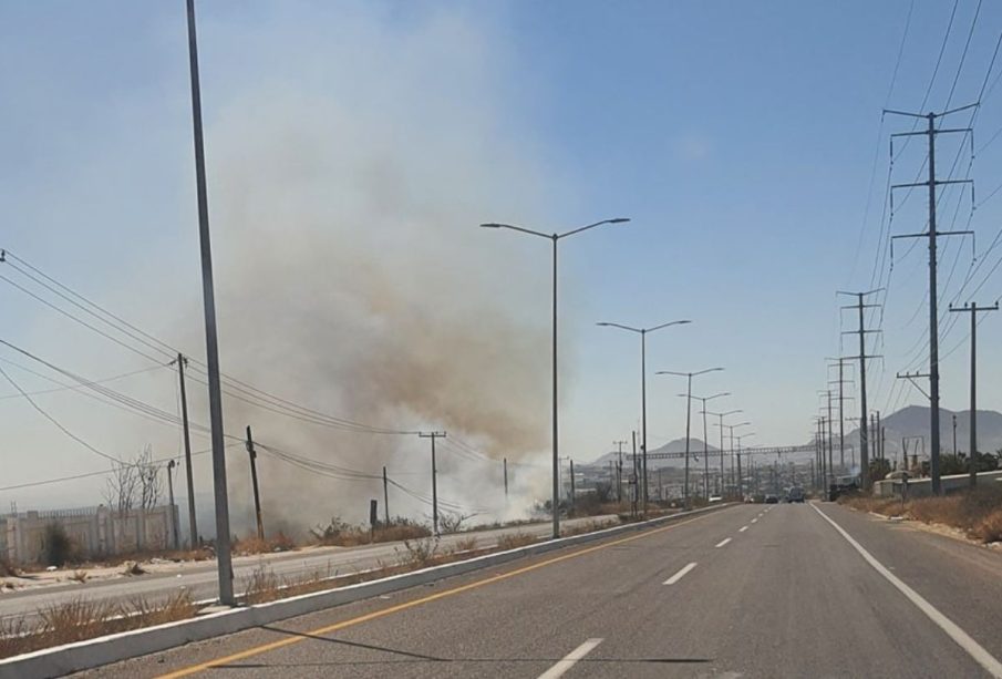 Incendio en carretera Todos Santos