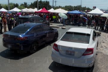 Maestros bloqueando carretera en La Paz