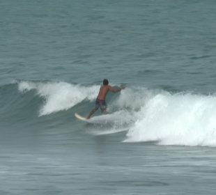 Persona surfeando