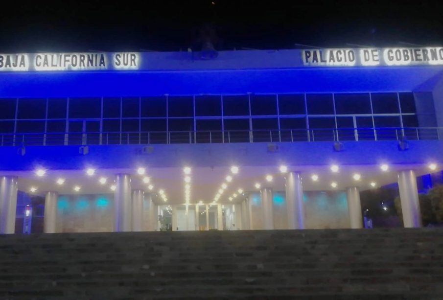 Se ilumina de azul Palacio de Gobierno por día de concienciación sobre el autismo