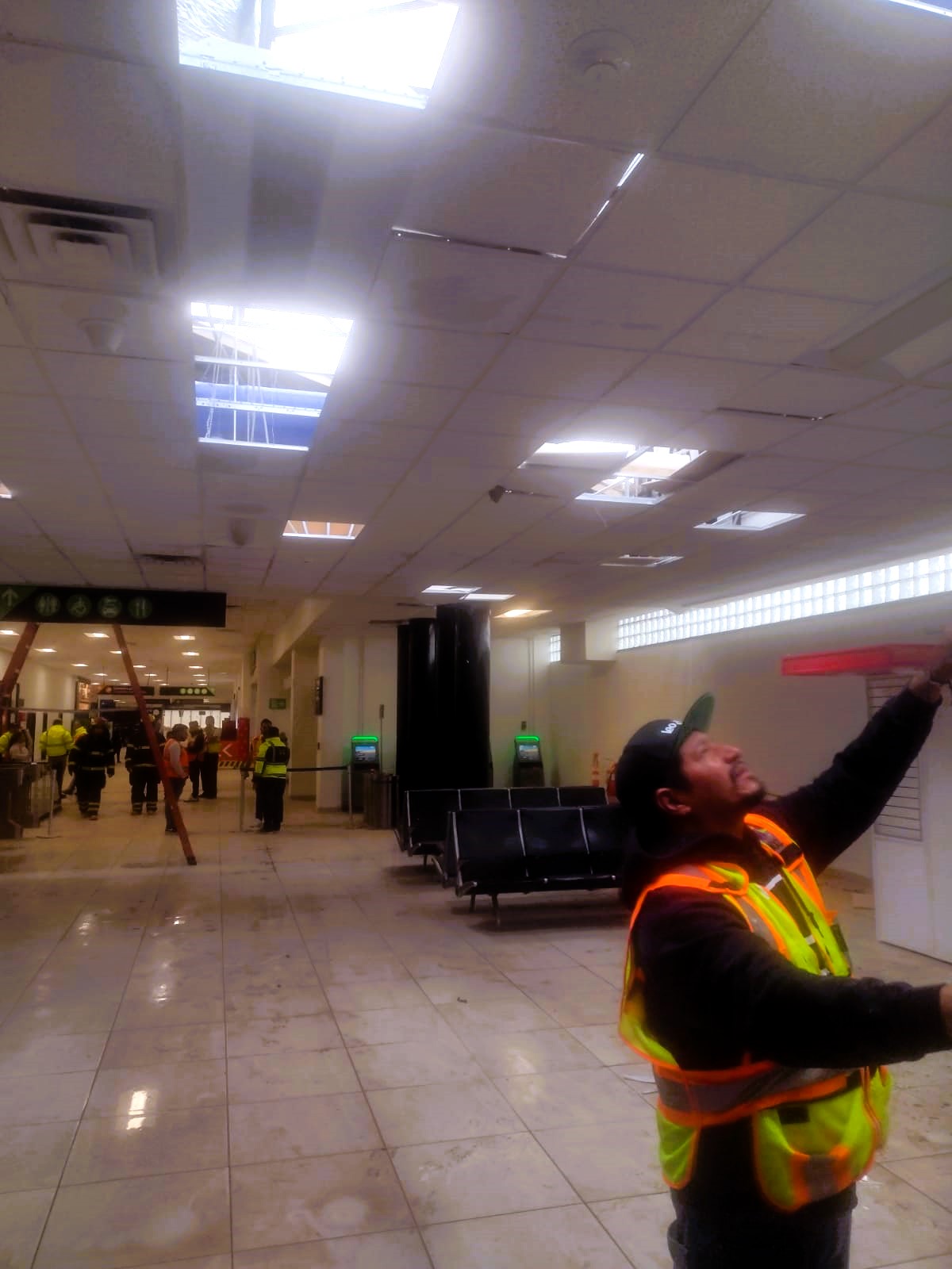 Techo aeropuerto Mexicali dañado