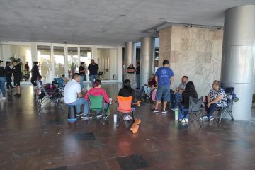 Trabajadores de la educación en plantón