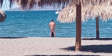 Turista desnudo en Loreto