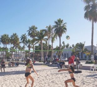 Atletas de voleibol de playa arriban a La Paz para los Nacionales CONADE 2024