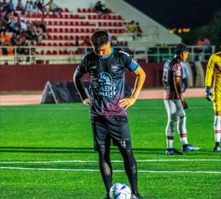 'Tochi' Cruz de Los Cabos United rifa playeras en apoyo a aficionada con cáncer