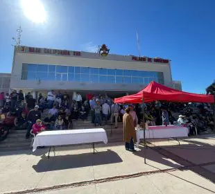 Sindicalizados de La Paz bloquean entrada a la Secretaría de Finanzas y Administración