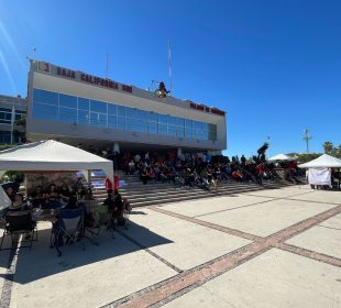 Amagan maestros con cerrar edificio de Secretaria de Finanzas en BCS