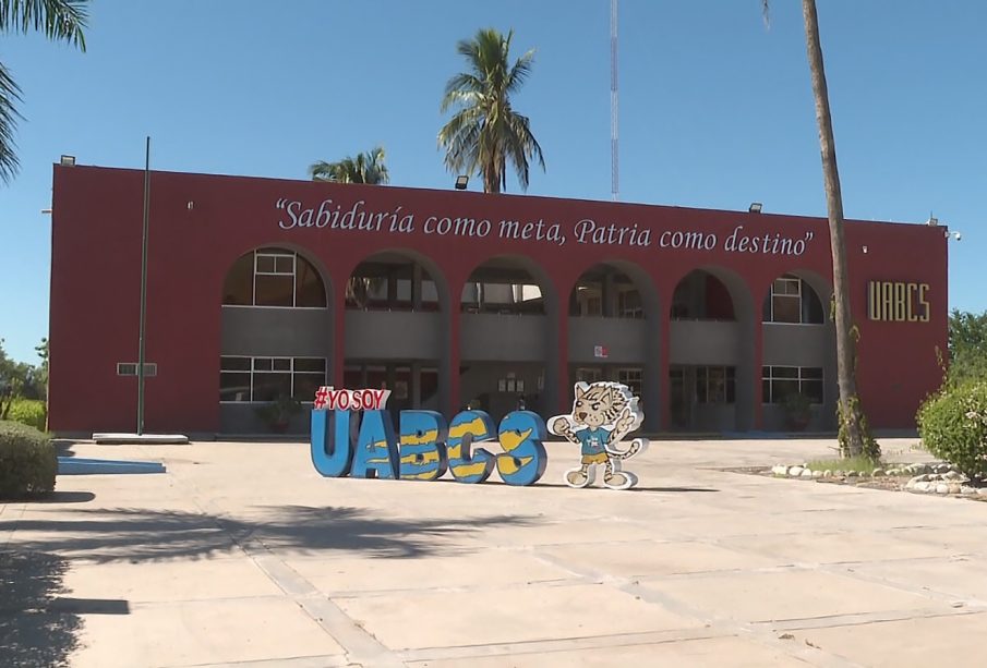 Administrativos de la UABCS emplazan a huelga para este lunes