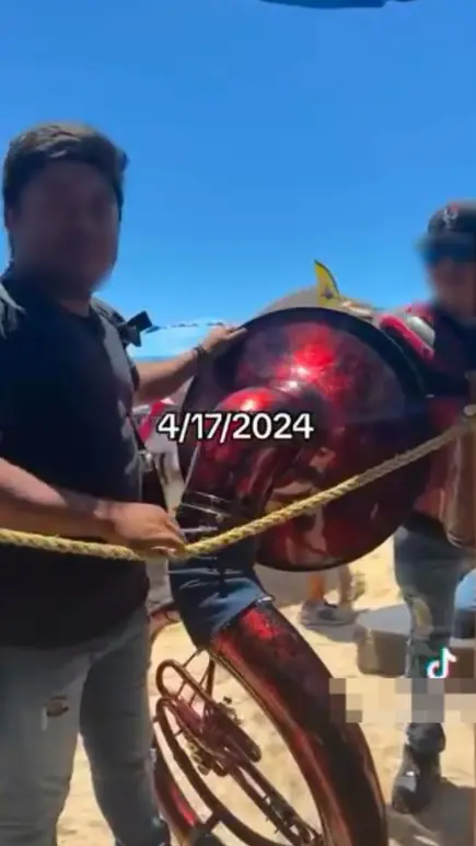 Extranjera ofrece "mordida" a inspector fiscal en Los Cabos tras incidente con banda sinaloense