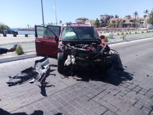Brutal choque con tres lesionados en malecón de La Paz