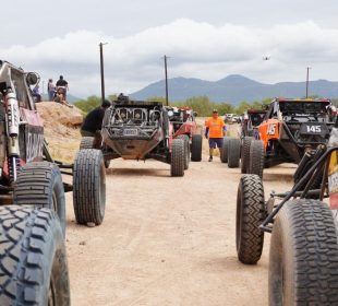 Carros del evento Off Road en La Paz