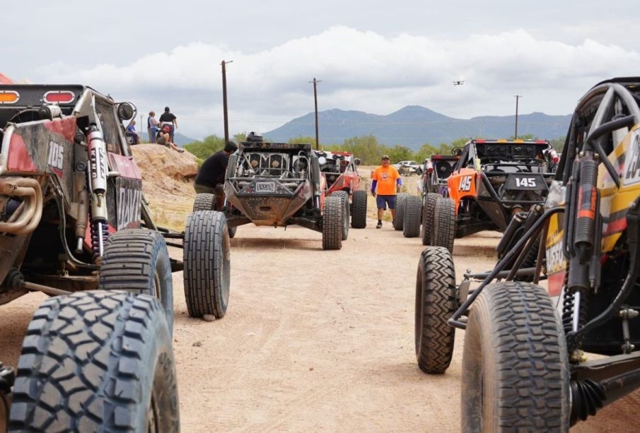 Carros del evento Off Road en La Paz