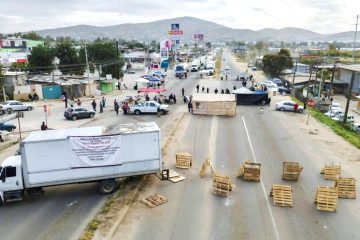 Carretera bloqueada en Tijuana