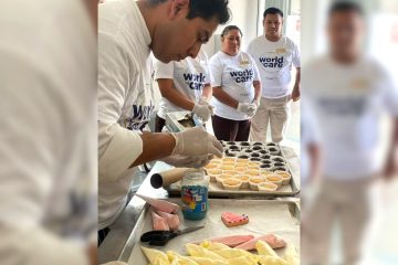 Jóvenes reciben clases de cocina