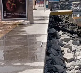 Aguas negras en plena zona turística CSL