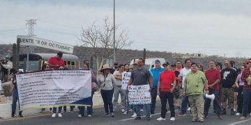 Caos vial: Maestros cierran Puente Mano Amiga en La Paz (VIDEO)