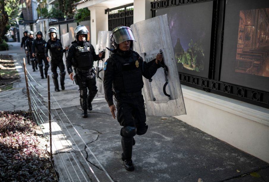 Policías de Ecuador.